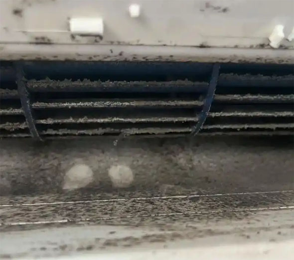 细河空调吹的风有股烧焦味是怎么回事